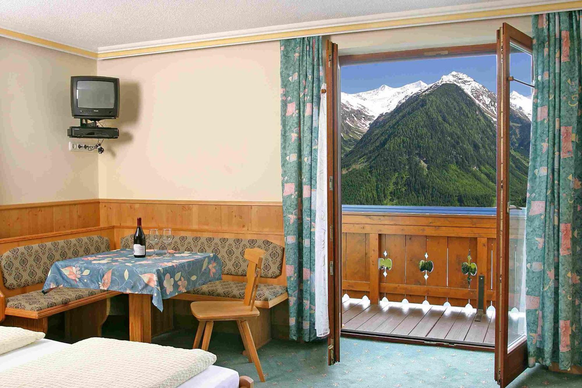 Pension Sonneck Neukirchen am Großvenediger Exterior photo